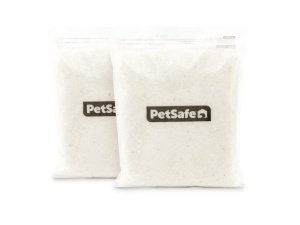 Arena para gatos de cristal premium PetSafe ScoopFree: superior a la arena de arcilla; reduce el rastro y el polvo, dejando un hogar fresco; no se aglomera; dos bolsas de arena de 2 kg (3 kg en total); sin fragancia.