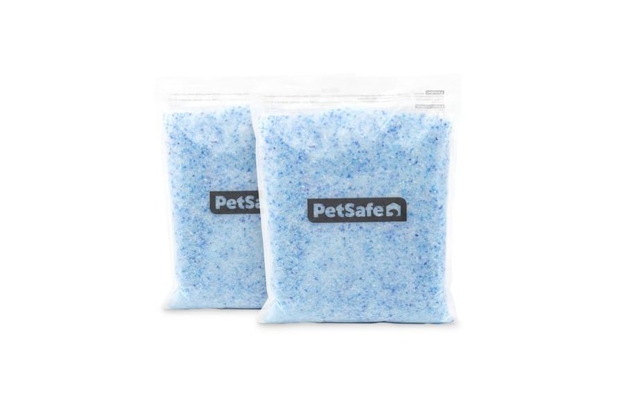 Arena para gatos de cristal premium PetSafe ScoopFree: superior a la arena de arcilla; reduce el polvo y las huellas, dejando un hogar fresco; no se aglomera; dos bolsas de arena de 2 kg (3 kg en total) - Azul original