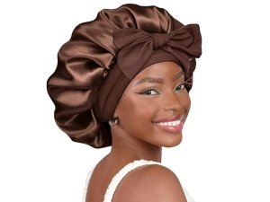 YANIBEST - Gorro de seda para dormir para mujer, gorro de satén de doble capa con forro de satén y banda para atar, para cabello rizado, color marrón