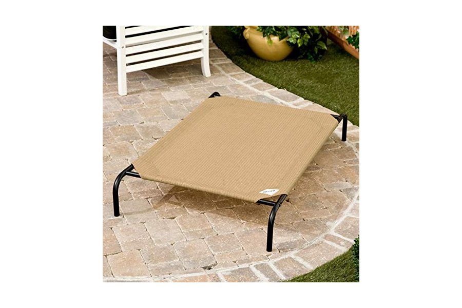 Cama elevada original para perros Coolaroo, grande, color arena desértica: malla transpirable y refrescante, cuna elevada para aliviar las articulaciones, hamaca portátil para mascotas de interior y exterior, lavable y ligera.